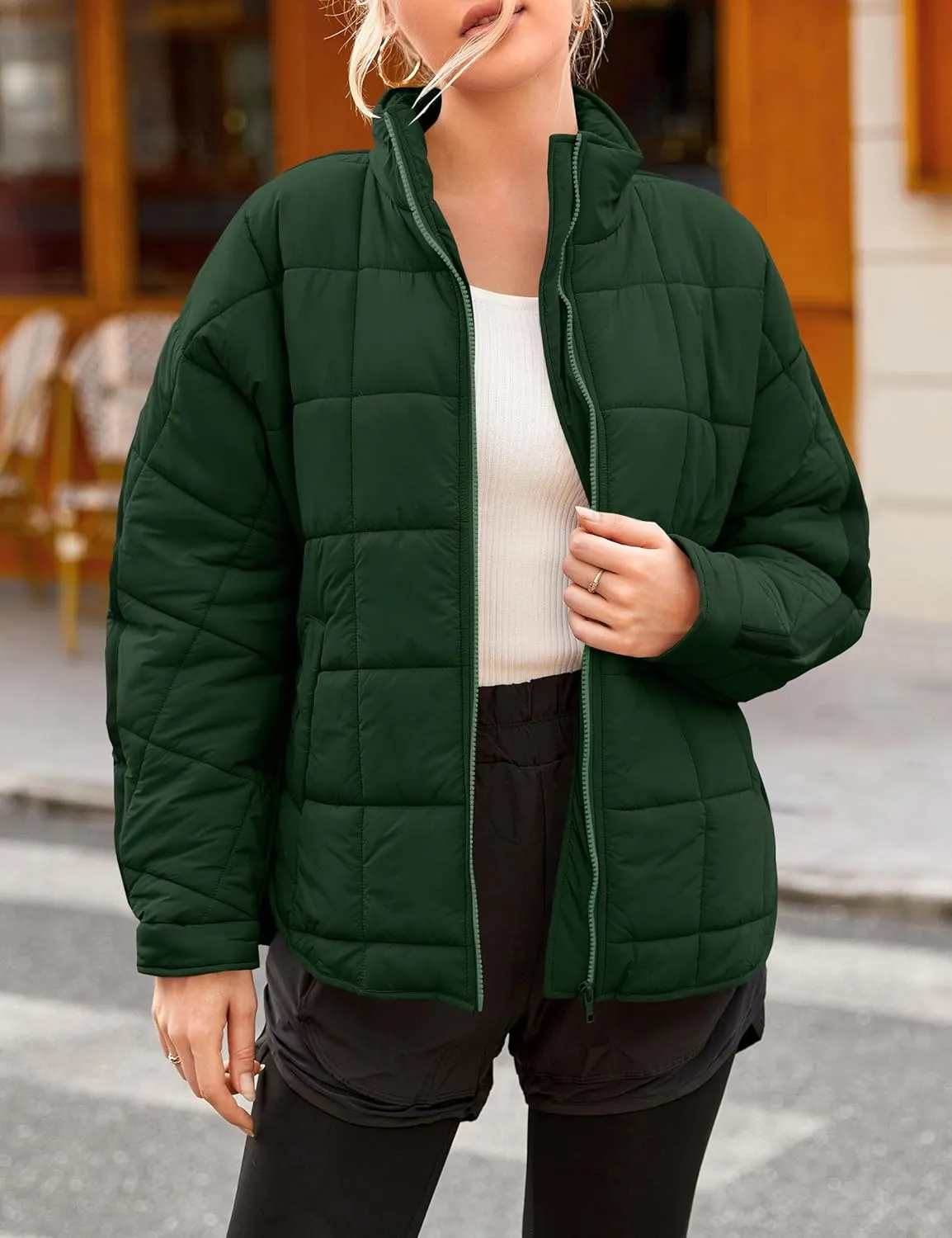 LEANI Women's Oversized Lightweight Puffer Jackets Long Sleeve Zipper Short Coat with Pockets