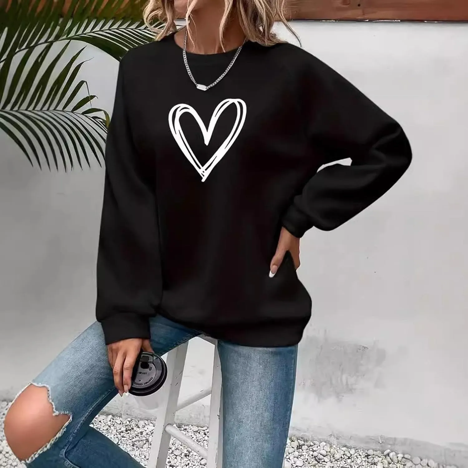 Womens 2024 Winter Oversized Crewneck Sweatshirts Cute Heart Print Tops Casual Loose Long Sleeve Pullover Sweaters